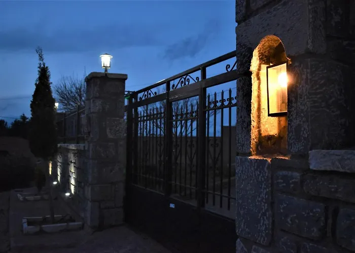 Mainades House